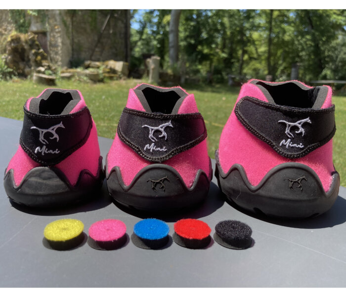 Floating Boots Mini
